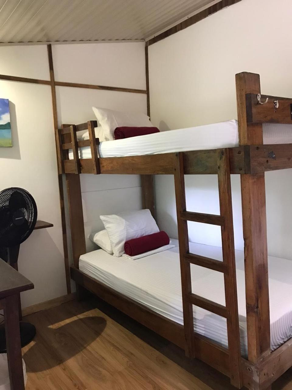 Отель Mal Pais Surf Camp Playa Santa Teresa  Экстерьер фото