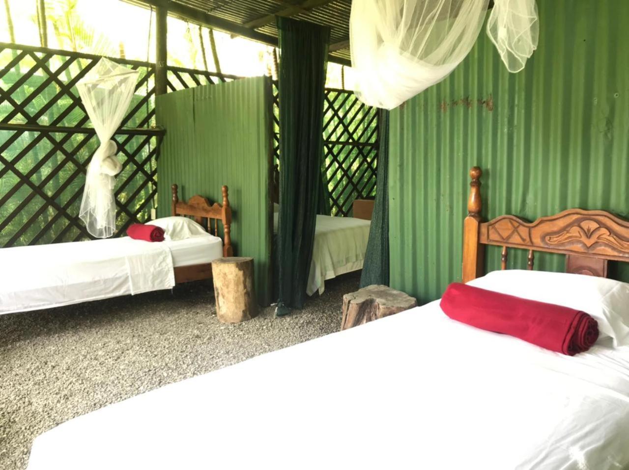 Отель Mal Pais Surf Camp Playa Santa Teresa  Экстерьер фото