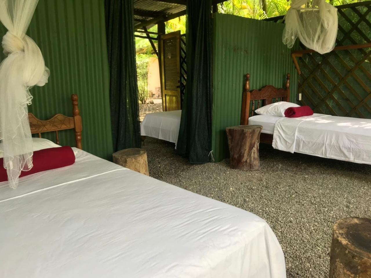 Отель Mal Pais Surf Camp Playa Santa Teresa  Экстерьер фото