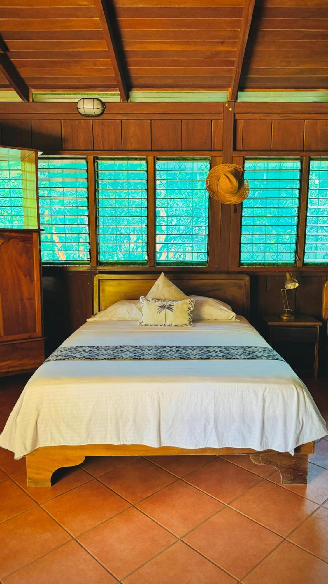 Отель Mal Pais Surf Camp Playa Santa Teresa  Экстерьер фото