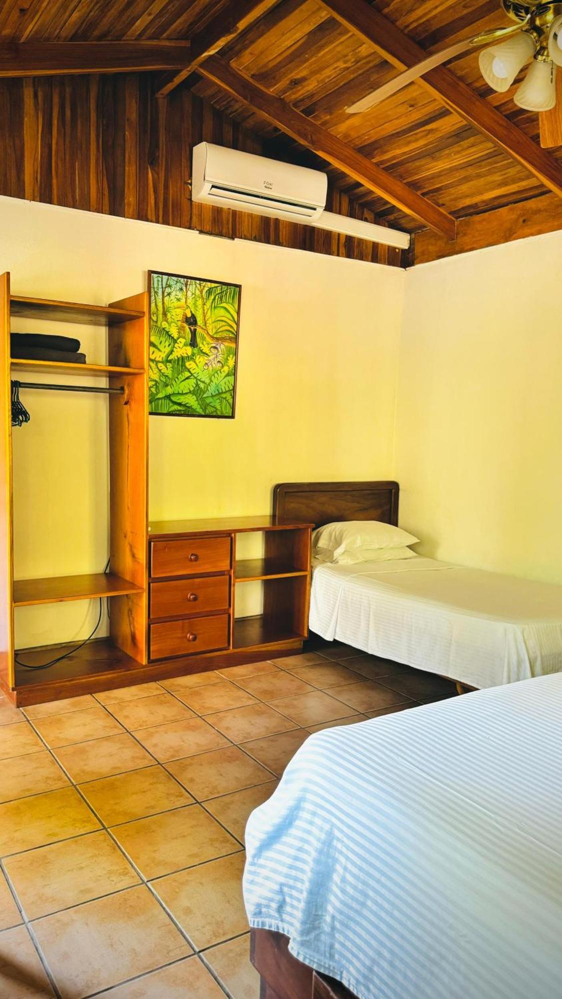 Отель Mal Pais Surf Camp Playa Santa Teresa  Экстерьер фото