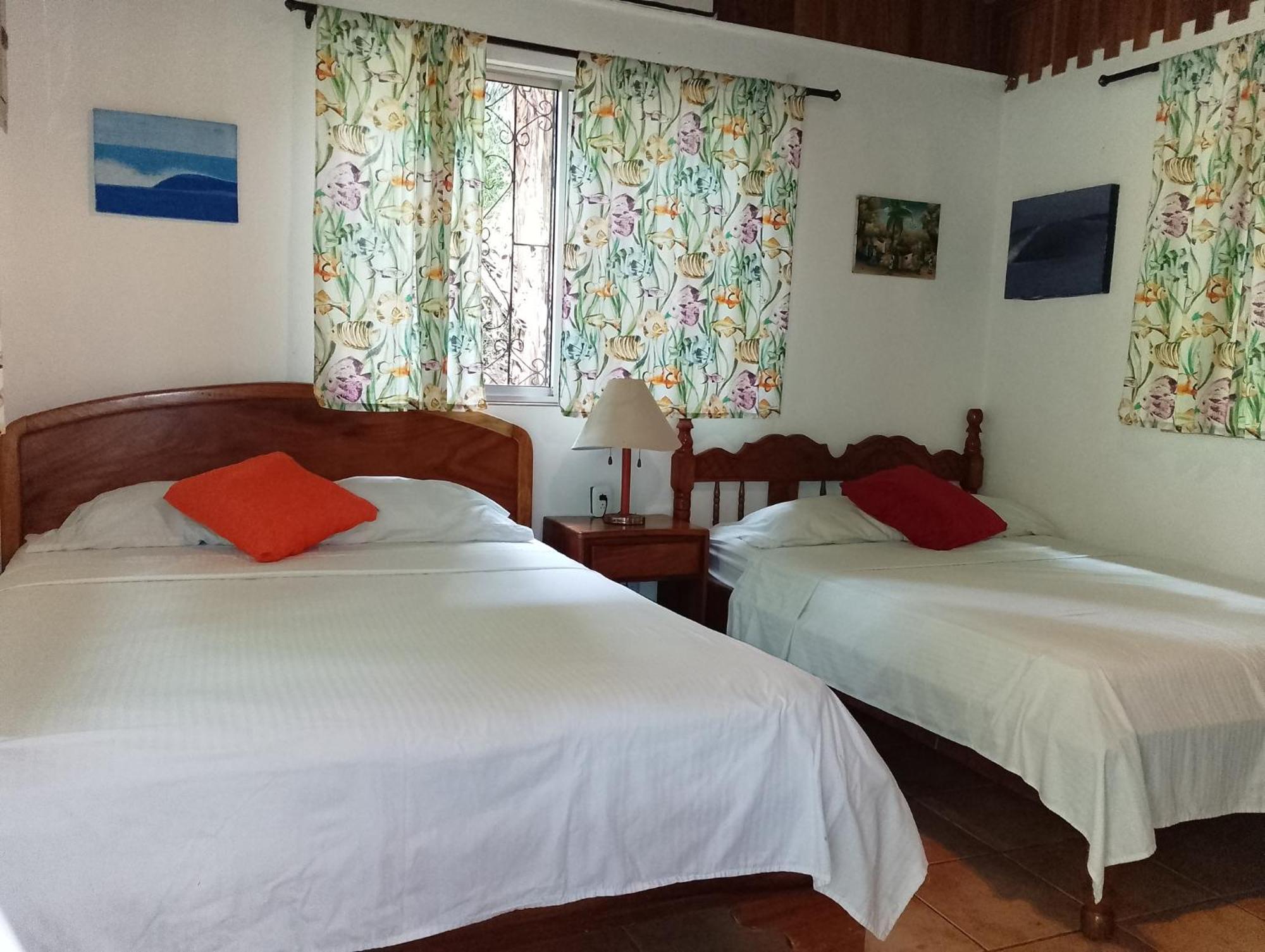 Отель Mal Pais Surf Camp Playa Santa Teresa  Экстерьер фото