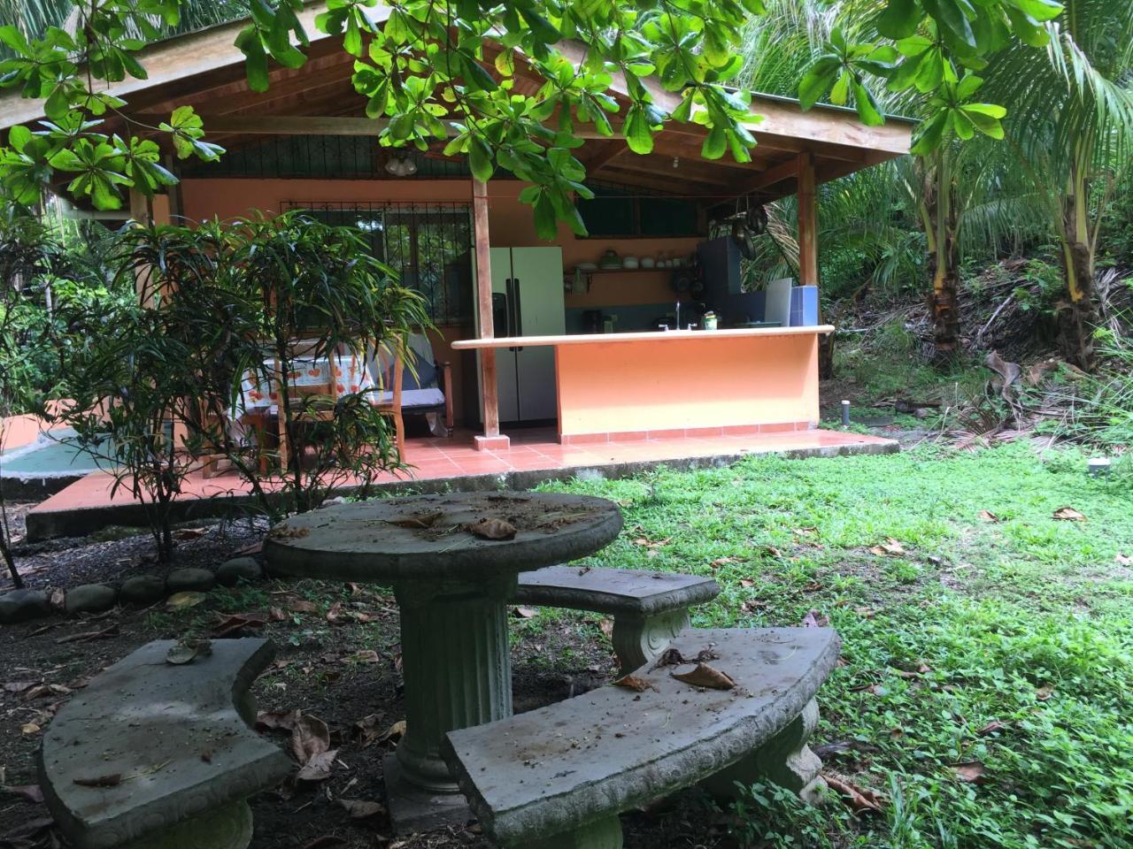 Отель Mal Pais Surf Camp Playa Santa Teresa  Экстерьер фото